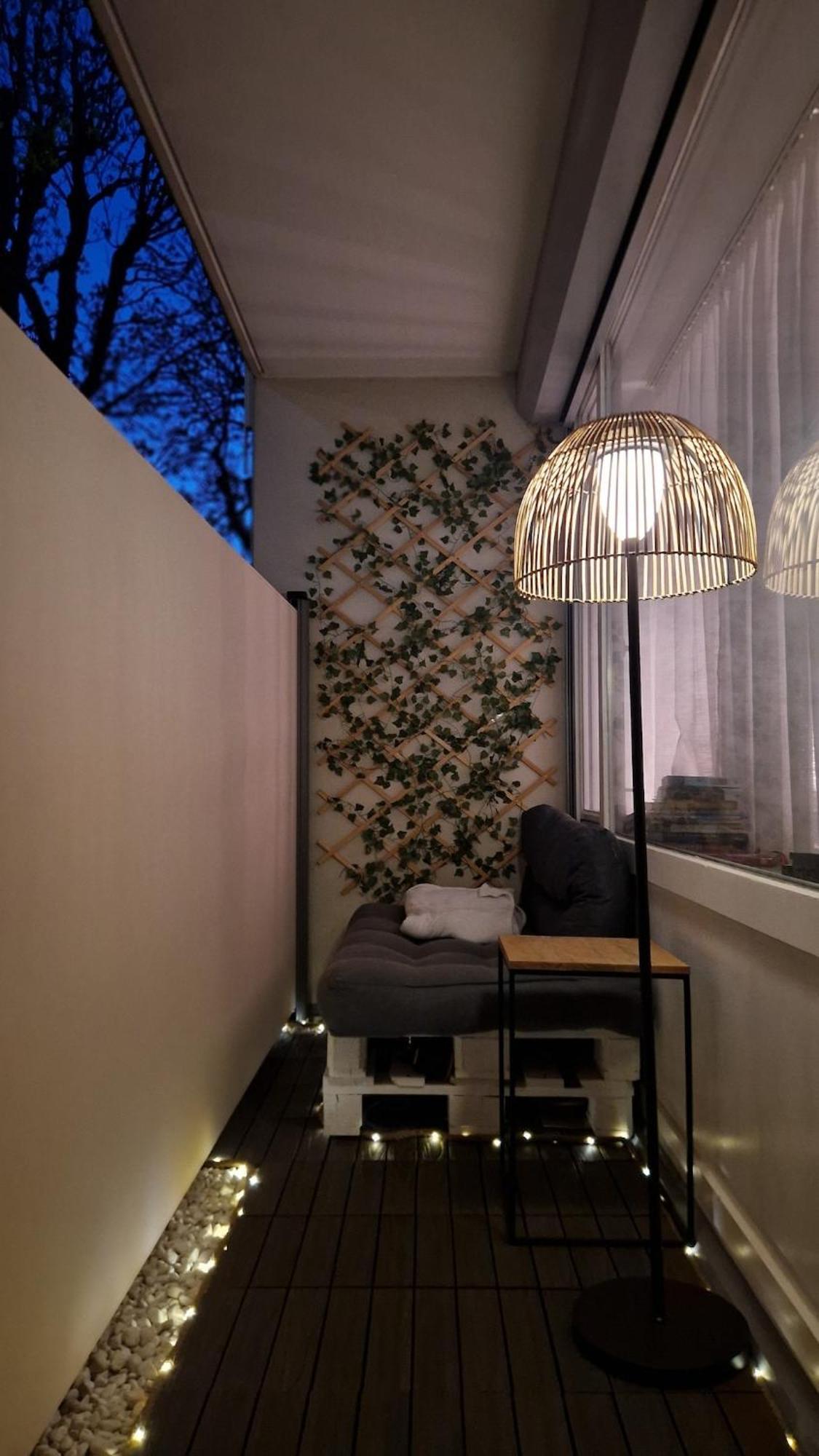 Large Cozy With Balcony And Kitchen At Pasing Apartamento