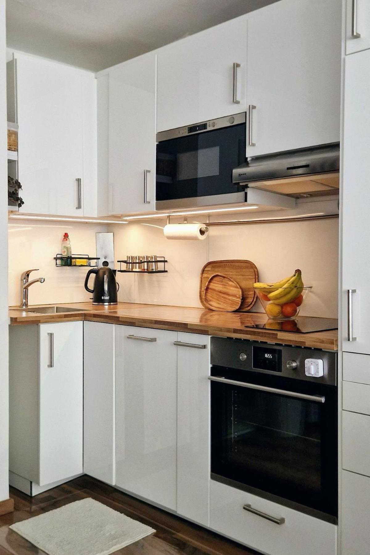 Large Cozy With Balcony And Kitchen At Pasing *